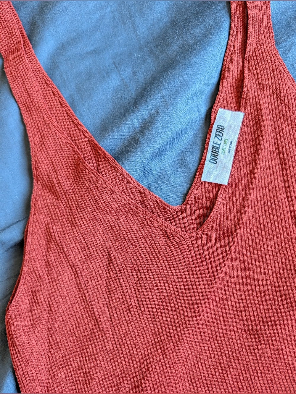 Women's Large Ribbed Deep V-Neck Tank Top in Rust Organge Red - Picture 3 of 6